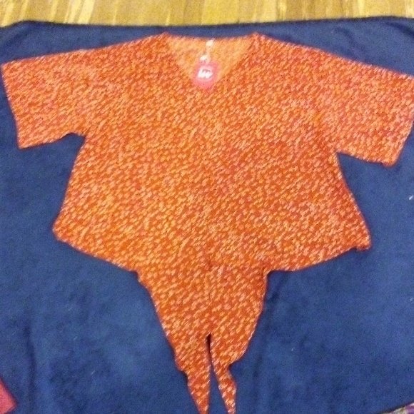 Cute Red printed stylish top - Picture 1 of 2